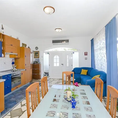 Holiday home House Mladen *