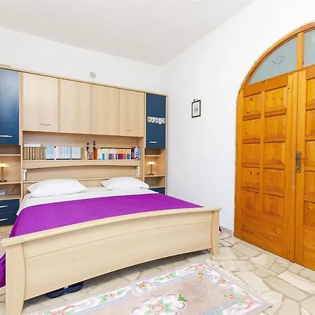 House Mladen Holiday home